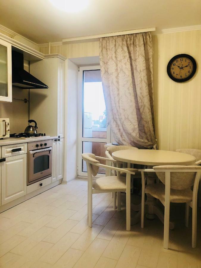 Classic Apartment Boryspil Bagian luar foto